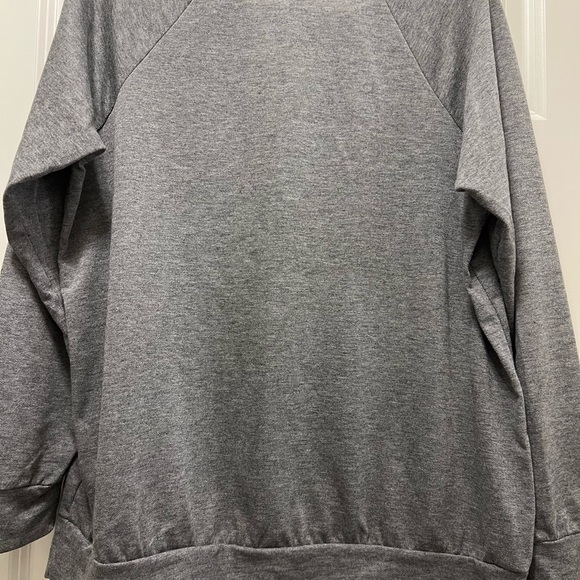 NWOT Torrid cut out v lightweight gray sweatshirt. Size 0. - Picture 2 of 9